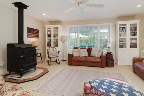 Living - 589 E 1900 E County Rd, Secor, IL 61771 photo 3 of 5