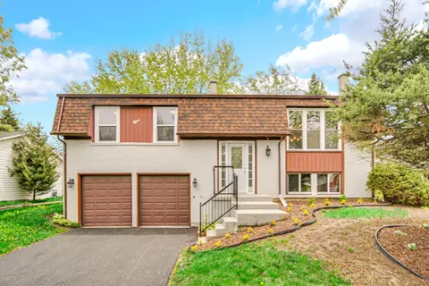 9 Shilling Ct, Bolingbrook, IL 60440
