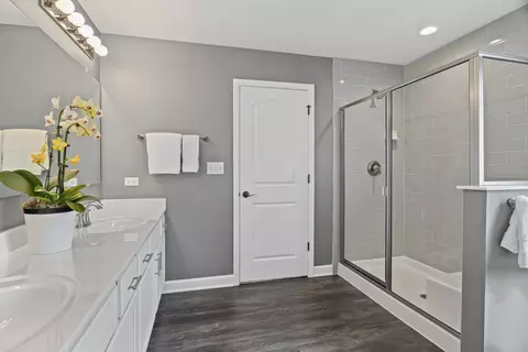 Bath - 27025 Ashgate Xing, Plainfield, IL 60585 photo 2 of 4