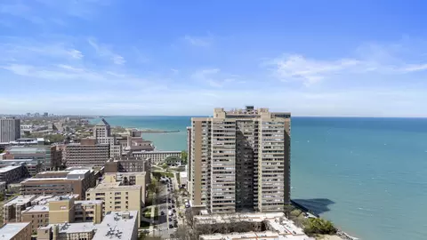 6301 N Sheridan Rd #12C, Chicago, IL 60660