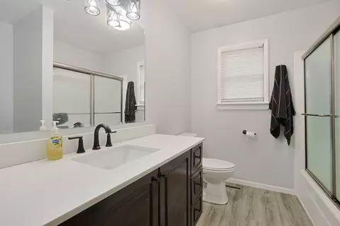 Bath - Undisclosed, Mchenry, IL 60050 photo 1 of 2