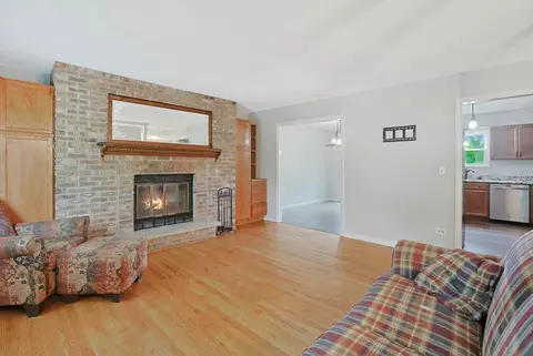 Living - Undisclosed, Mchenry, IL 60050 photo 2 of 3