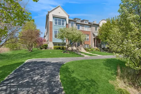 55 Thomas Ct, Grayslake, IL 60030