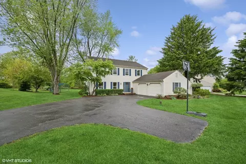 26 Alice Ln, Lake Barrington, IL 60010