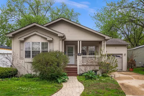 1119 Lakewood Rd, Elgin, IL 60123