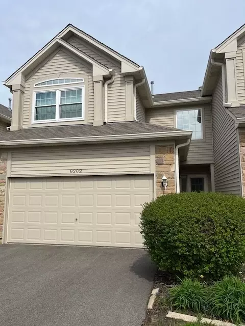 8202 Sierra Woods Ct #8202, Carpentersville, IL 60110