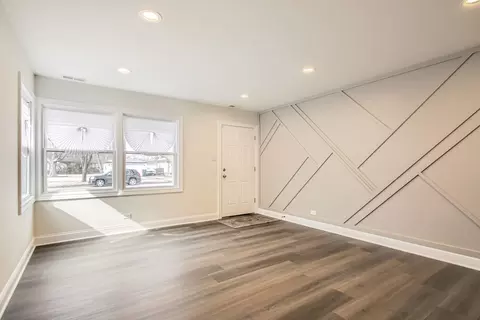 Living - 16247 Oxford Dr, Markham, IL 60428 photo 2 of 2