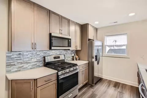 Kitchen - 16247 Oxford Dr, Markham, IL 60428 photo 4 of 4