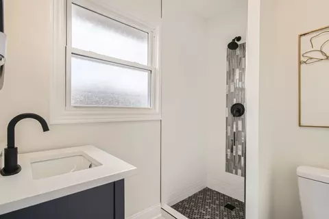 Bath - 16247 Oxford Dr, Markham, IL 60428 photo 1 of 3
