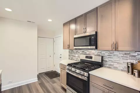Kitchen - 16247 Oxford Dr, Markham, IL 60428 photo 3 of 4