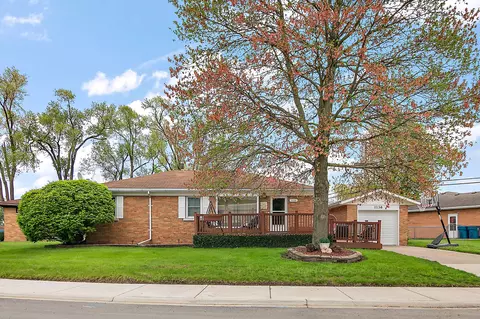 1136 Riverlane Dr, Bradley, IL 60915