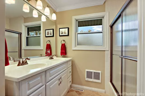 Bath - 714 S Riverside Dr, Mchenry, IL 60050 photo 2 of 3