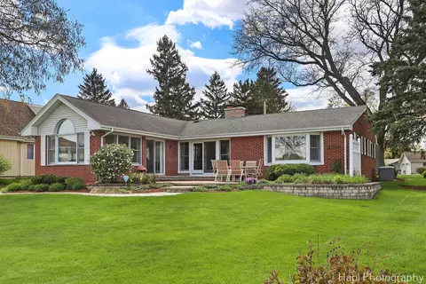 Exterior - 714 S Riverside Dr, Mchenry, IL 60050 photo 3 of 12