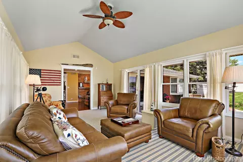 Living - 714 S Riverside Dr, Mchenry, IL 60050 photo 5 of 5