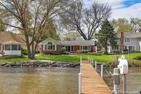 Exterior - 714 S Riverside Dr, Mchenry, IL 60050 photo 2 of 12