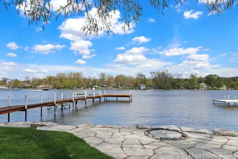View/Area - 714 S Riverside Dr, Mchenry, IL 60050 photo 1 of 6