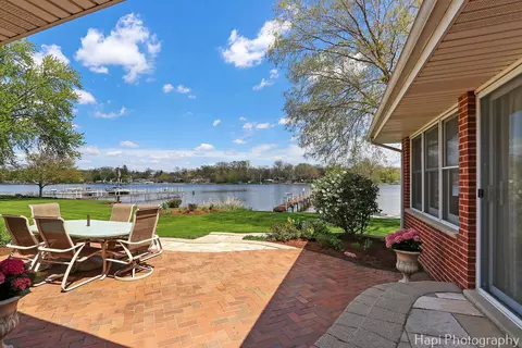 Exterior - 714 S Riverside Dr, Mchenry, IL 60050 photo 7 of 12