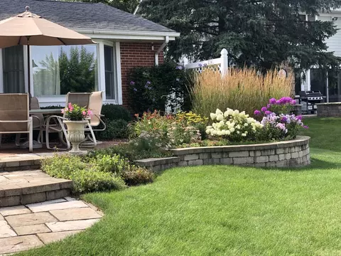Exterior - 714 S Riverside Dr, Mchenry, IL 60050 photo 9 of 12