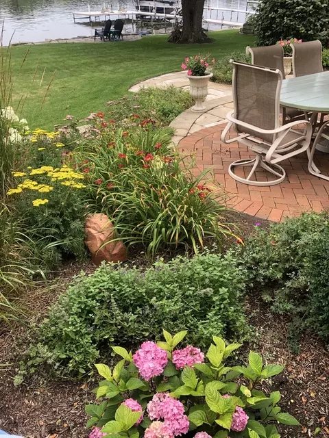 Exterior - 714 S Riverside Dr, Mchenry, IL 60050 photo 10 of 12