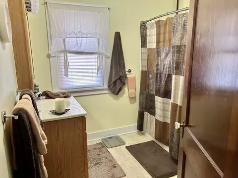 Bath - 1603 11th St, Peru, IL 61354 photo 1 of 1