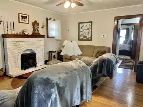 Living - 1603 11th St, Peru, IL 61354 photo 1 of 1