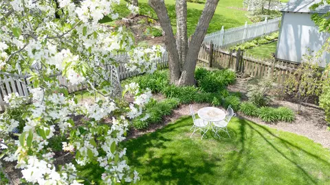 2825 Colonial Dr, Elgin, IL 60124 photo 37