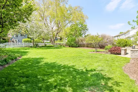 2825 Colonial Dr, Elgin, IL 60124 photo 36