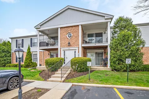 969 Golf Course Rd #8, Crystal Lake, IL 60014