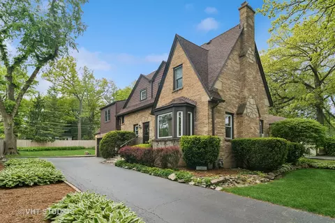 625 Greenbriar Ln, Lake Forest, IL 60045