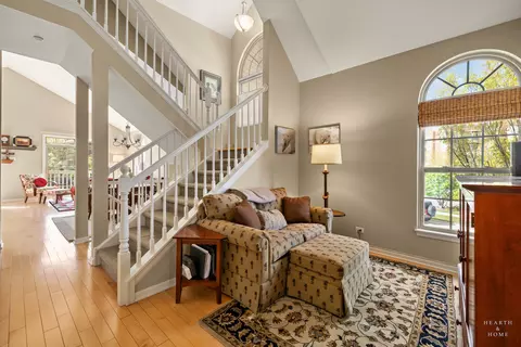 Entry Way - 589 Prestwick Ln, Wheeling, IL 60090 photo 3 of 5