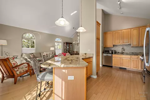 Kitchen - 589 Prestwick Ln, Wheeling, IL 60090 photo 2 of 5