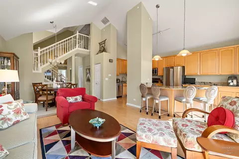 Living - 589 Prestwick Ln, Wheeling, IL 60090 photo 2 of 3