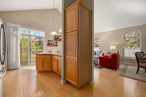 Entry Way - 589 Prestwick Ln, Wheeling, IL 60090 photo 4 of 5