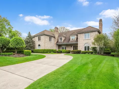 128 Saint Francis Cir, Oak Brook, IL 60523