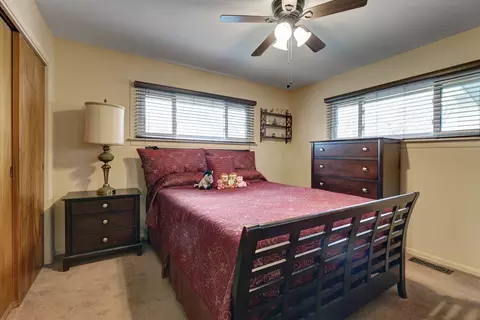 66 W Jeffery Ave, Wheeling, IL 60090 photo 8