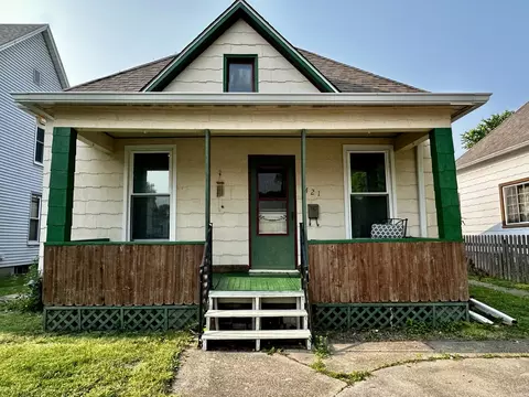 421 W Adams St, Clinton, IL 61727