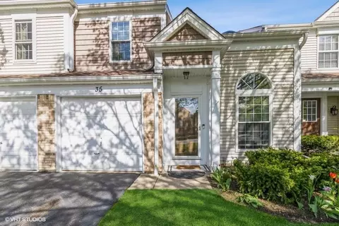 35 E Shag Bark Ln, Streamwood, IL 60107