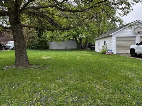 409 E Main St, Heyworth, IL 61745 photo 23
