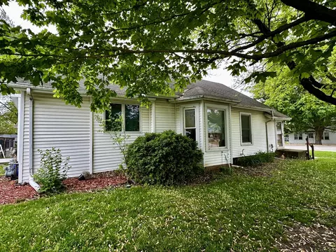 409 E Main St, Heyworth, IL 61745