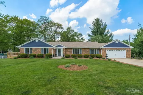 1380 Woodland Dr, Aurora, IL 60505
