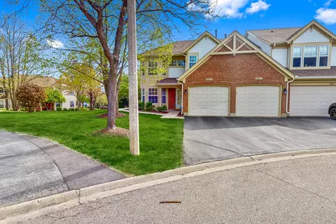 1687 Pearl Ct #B, Crystal Lake, IL 60014