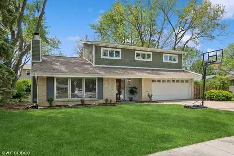 223 Hickory Ln, Schaumburg, IL 60193