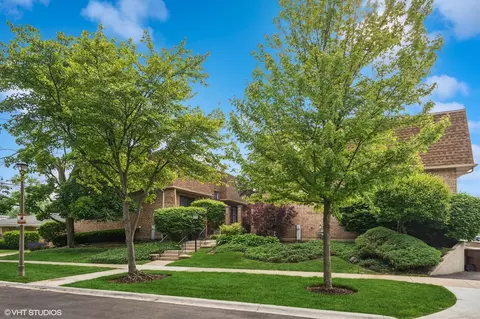 8746 Kedvale Ave #C, Skokie, IL 60076