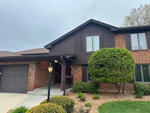 70 Golf View Ln #B, Frankfort, IL 60423