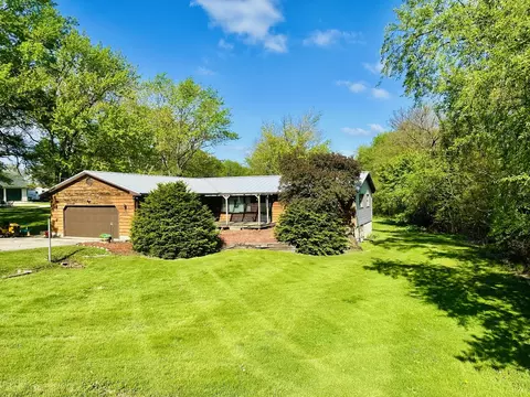 1310 E 15th Rd, Streator, IL 61364