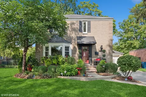 582 S Stratford Ave, Elmhurst, IL 60126