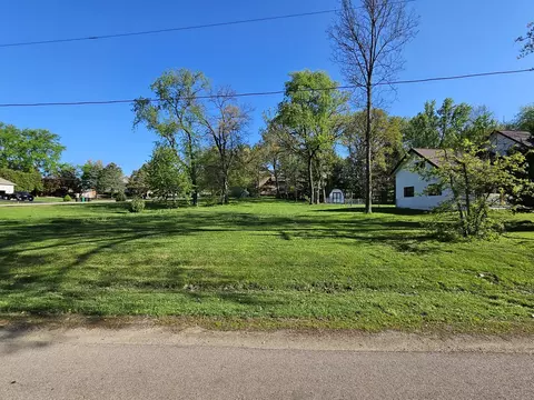 576 Holiday Dr, Lake Holiday, IL 60552