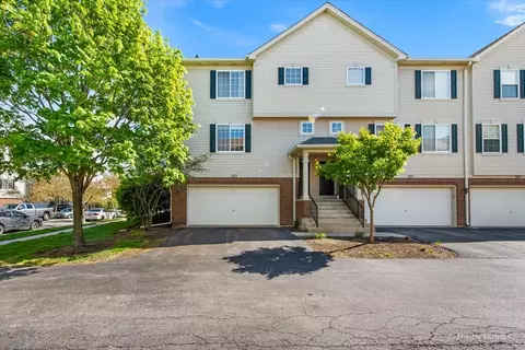 323 Evergreen Cir, Gilberts, IL 60136