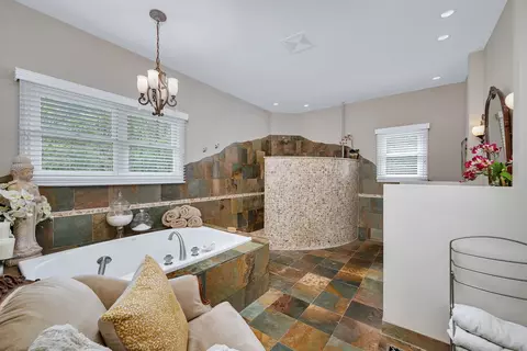 Bath - 3265 Benson Rd, Morris, IL 60450 photo 1 of 4