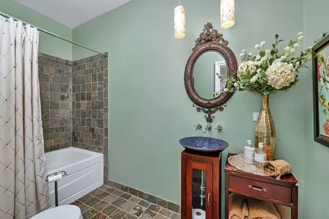Bath - 3265 Benson Rd, Morris, IL 60450 photo 3 of 4